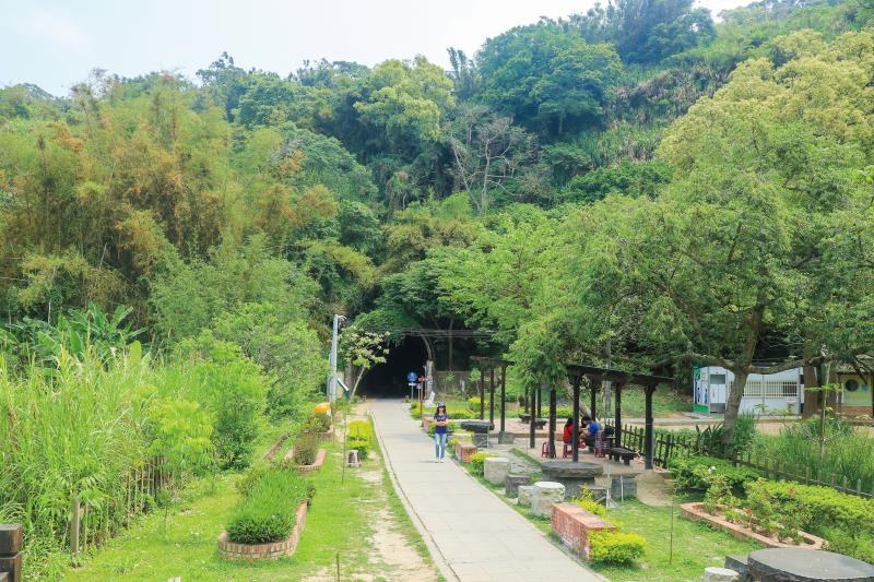 功維敘隧道實景照片